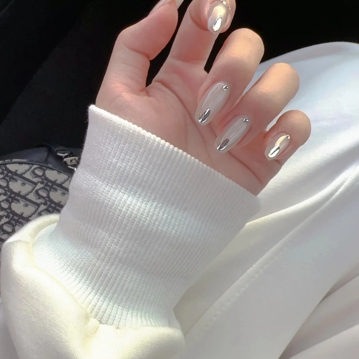 mẫu nail đơn1 giản sang trọng đi tiệc