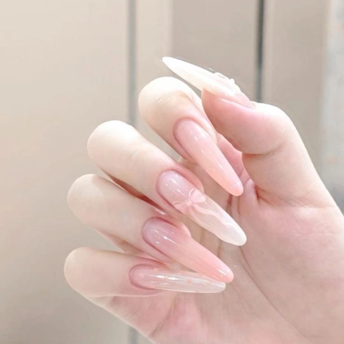 mẫu nail đơn giản sang trọng kết hợp nơ