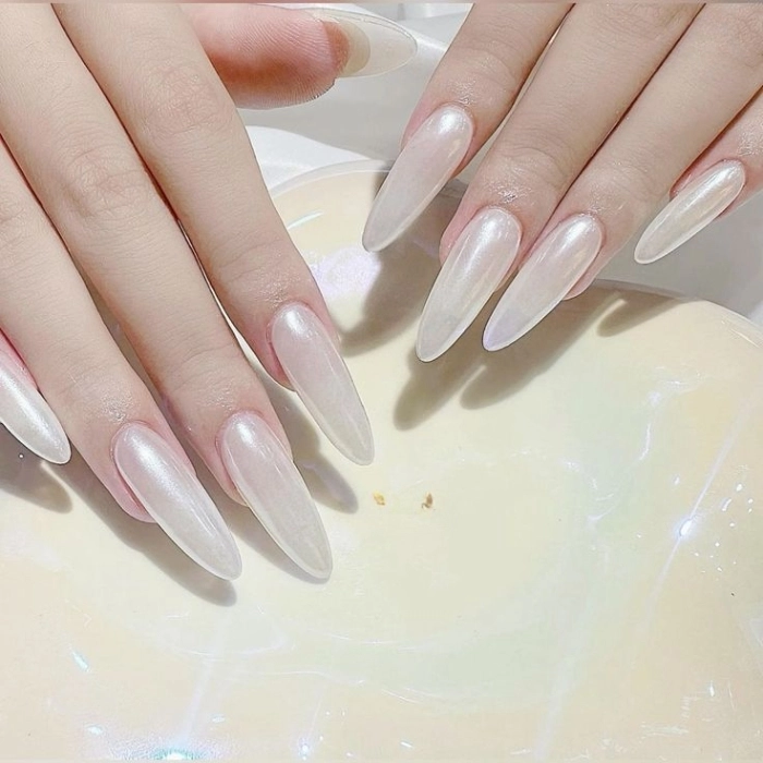 mẫu nail đơn giản sang trọng màu trắng