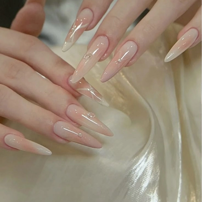 mẫu nail đơn giản sang trọng nhẹ nhàng