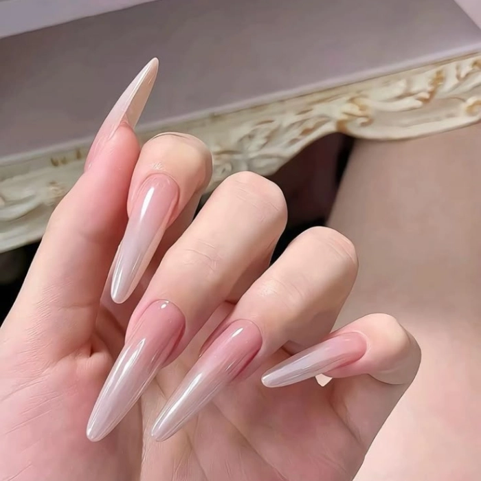 mẫu nail đơn giản sang trọng phong cách tối giản