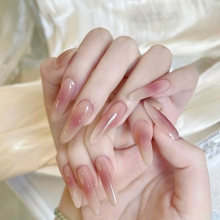 mẫu nail đơn giản sang trọng tone nude