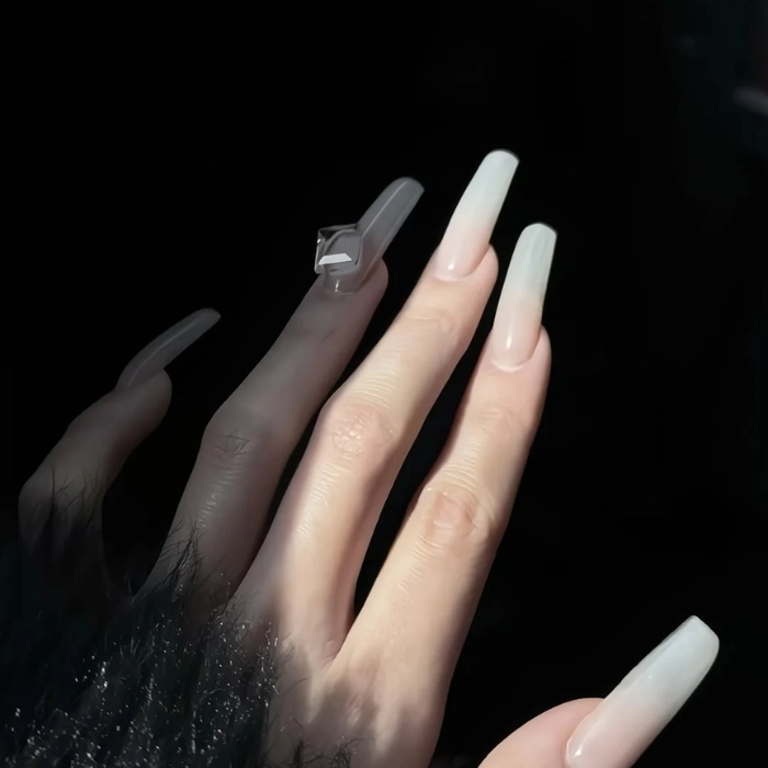 mẫu nail đơn giản sang trọng