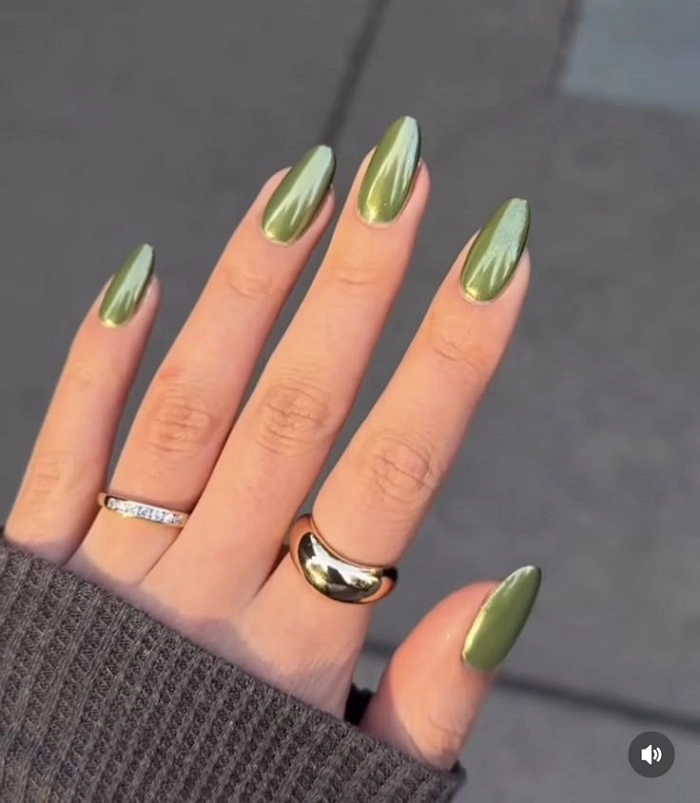mẫu nail sơn xanh trơn tone da