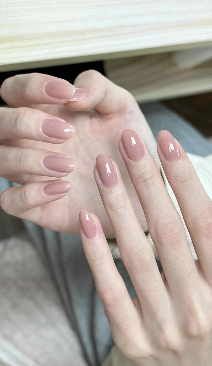 mẫu nail trơn đơn giản tone da