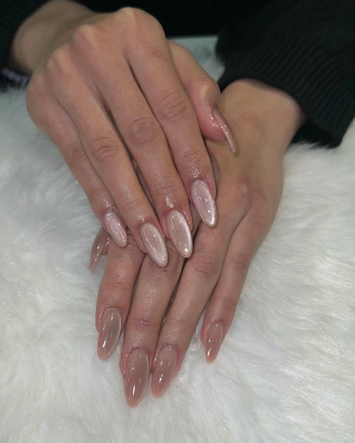 mẫu nail trơn mắt mèo tone da