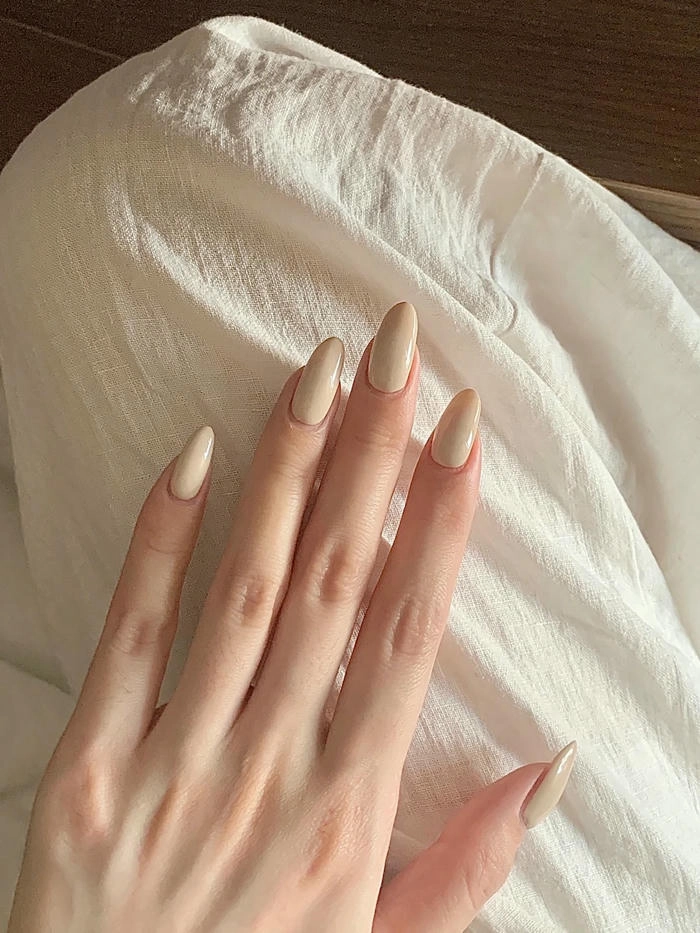 mẫu nail trơn tone da đơn giản