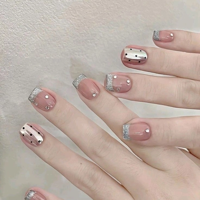 những mẫu móng tay đẹp nhẹ nhàng cho mùa hè