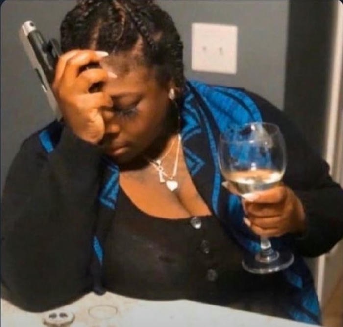 Meme cầm súng cực ngầu