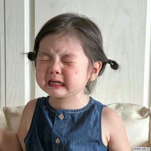 Meme em bé đang khóc