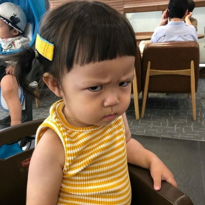 Meme liếc gợi cảm xúc vui vẻ