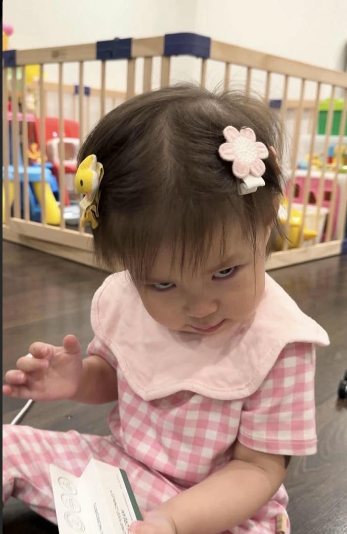 Meme liếc mang thông điệp vui