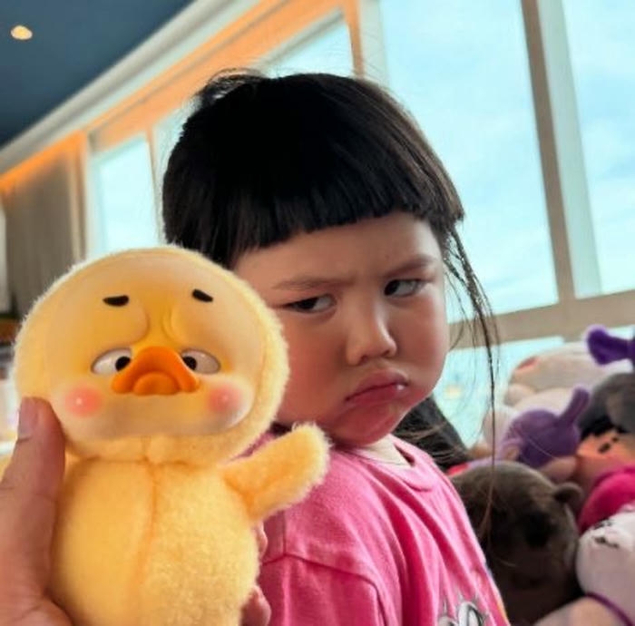 Meme liếc trong đời sống mạng