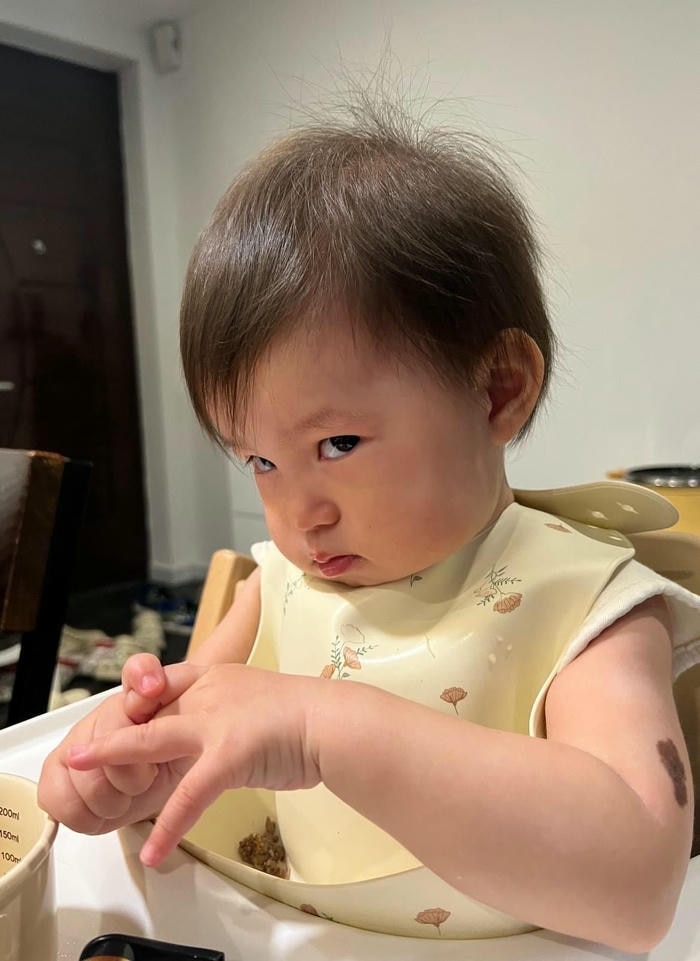 Meme liếc – biểu cảm không cần lời