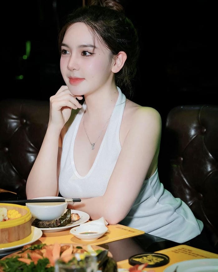 Trần Huyền Châu look thời trang