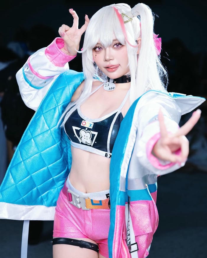 Zinie Quỳnh cosplay cực đẹp