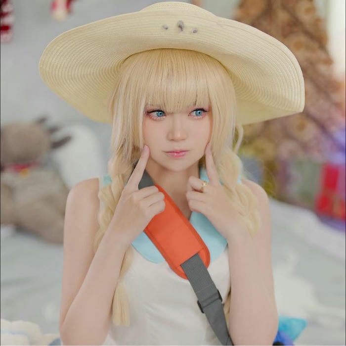Zinie Quỳnh cosplay nữ thần quyến rũ