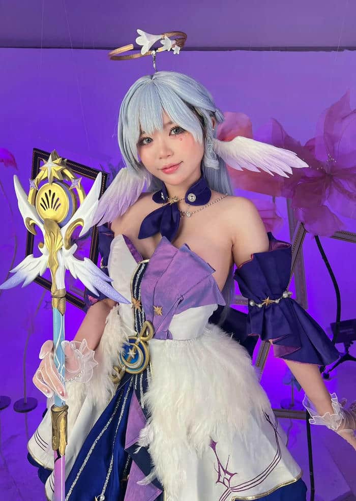 Zinie Quỳnh cosplay phong cách