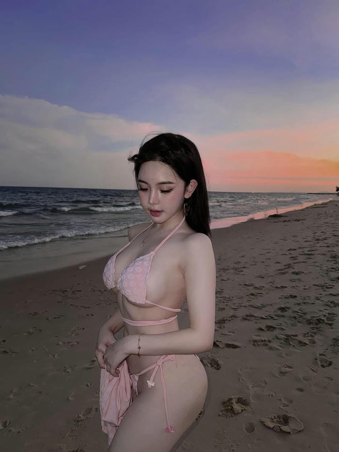 ảnh Trần Huyền Châu full body