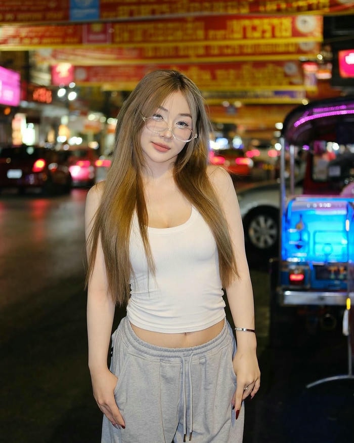 hình ảnh trong bộ ảnh Trần Hà Linh