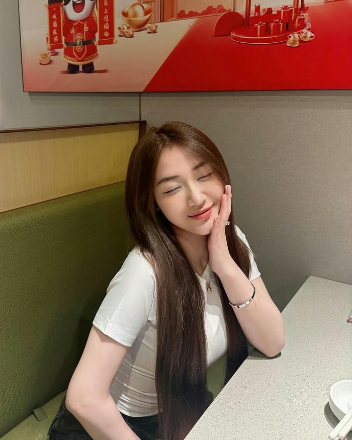 những hình ảnh Trần Hà Linh sang trọng