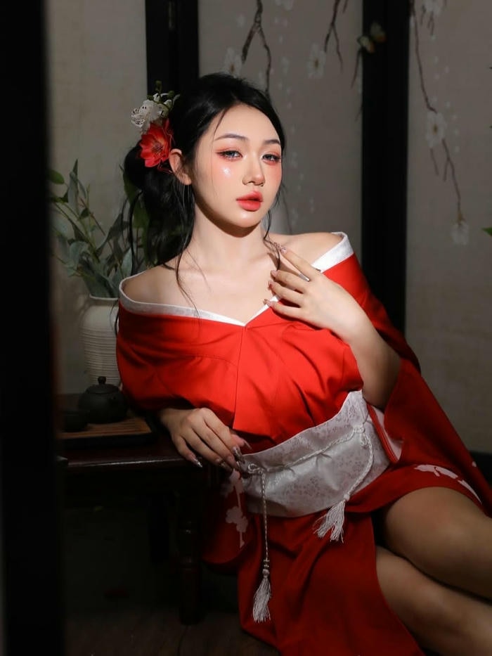 những tấm ảnh Trần Hà Linh xinh xắn