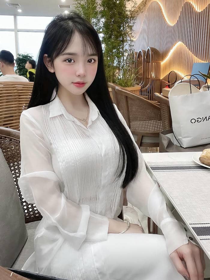 vẻ đẹp tự nhiên Trần Huyền Châu