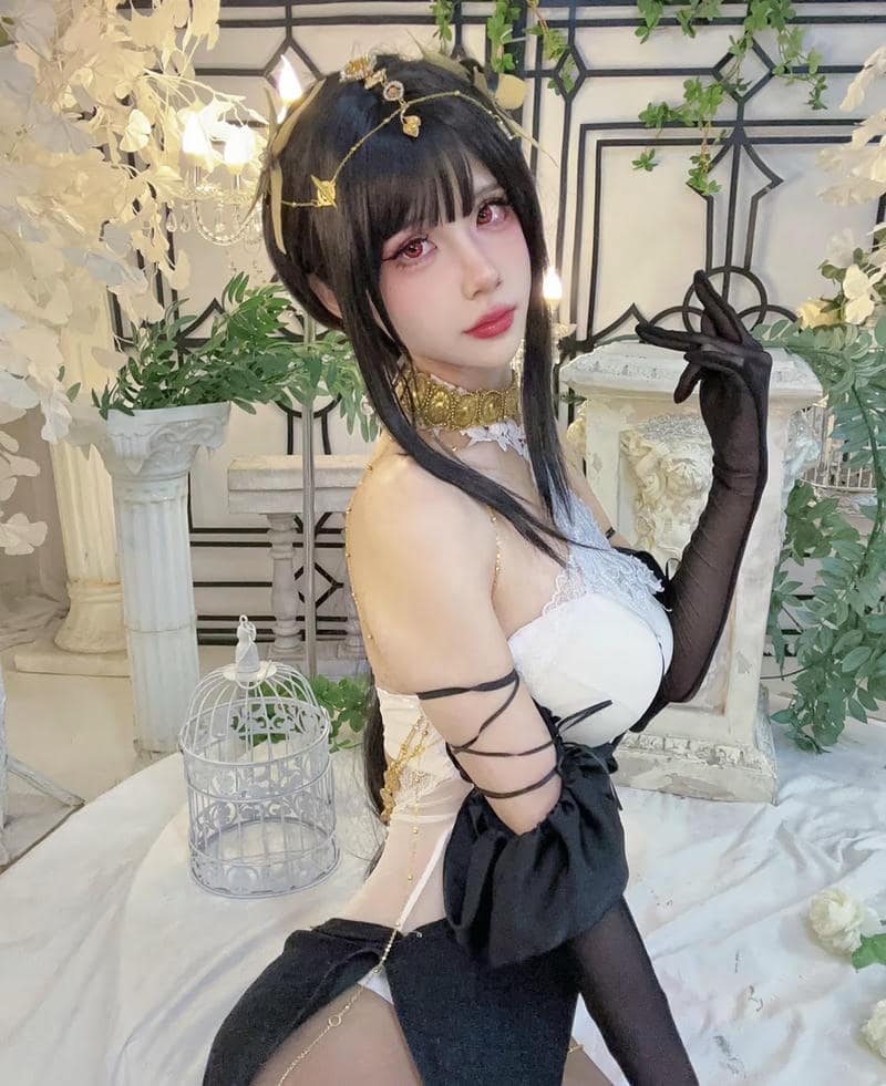 ảnh anime cosplay nữ pose dáng cuốn hút