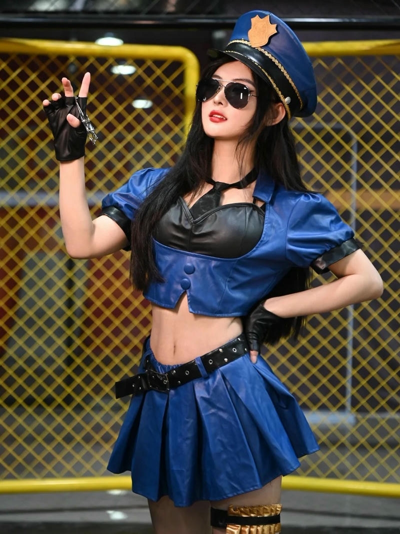 ảnh cosplay anime góc nghiêng