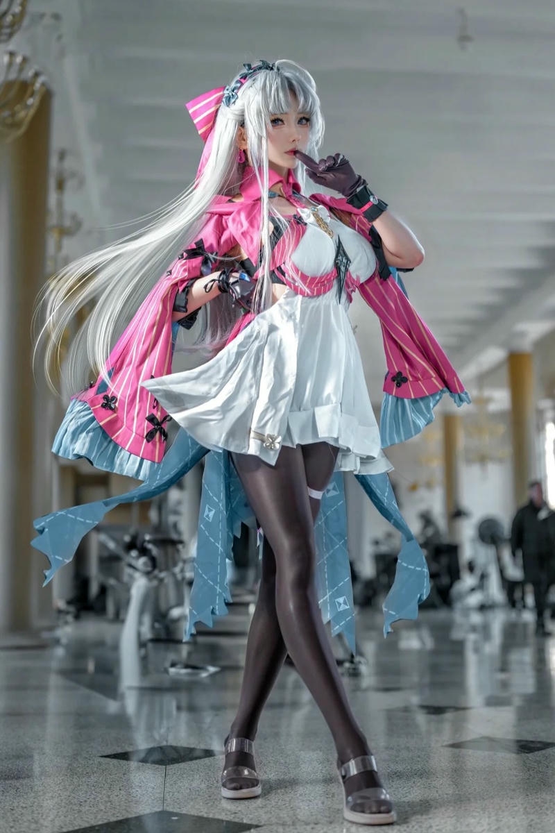 ảnh cosplay anime nổi trend