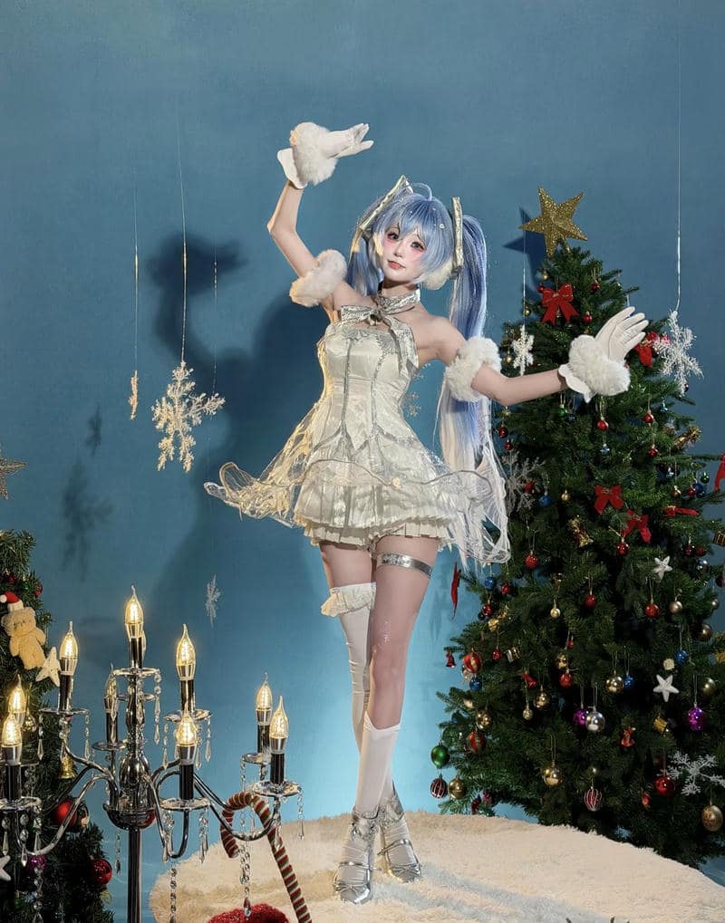 ảnh cosplay anime nữ chụp chính diện