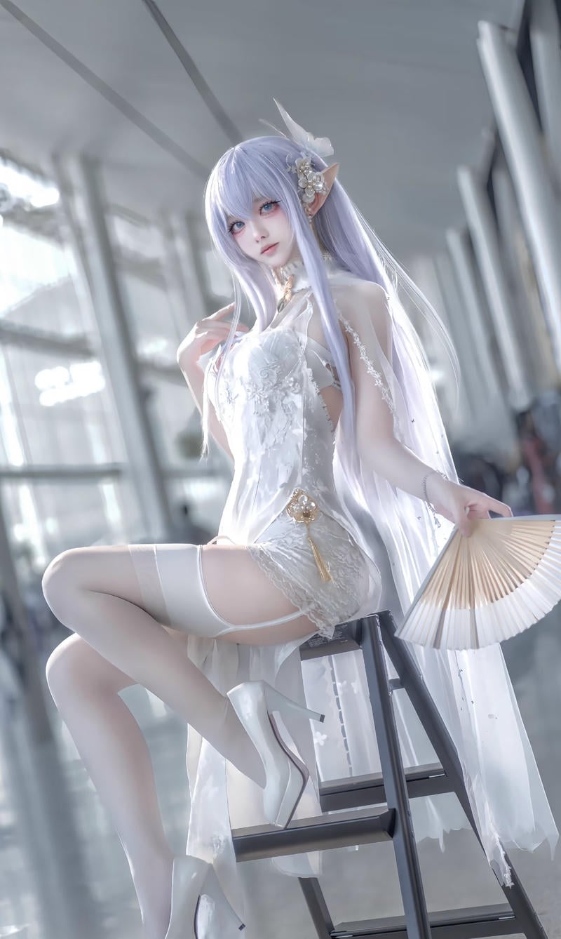 ảnh cosplay anime nữ tập trung nhân vật