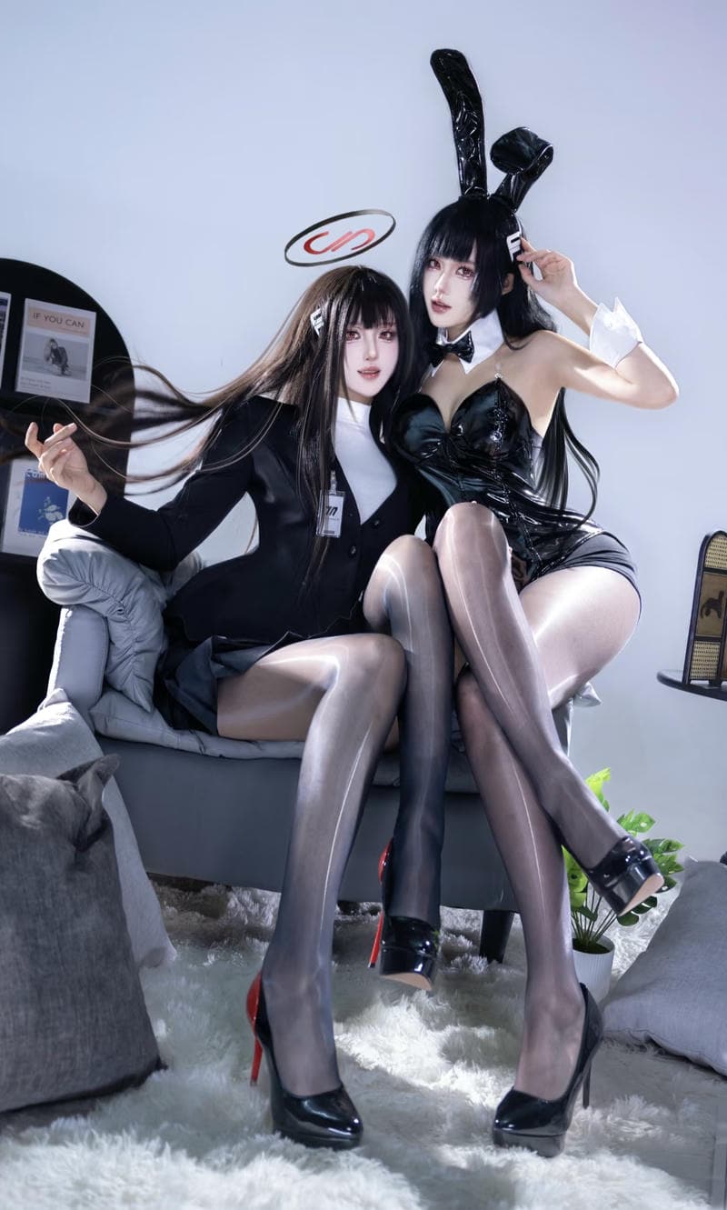 ảnh cosplay anime thể hiện nét gợi cảm