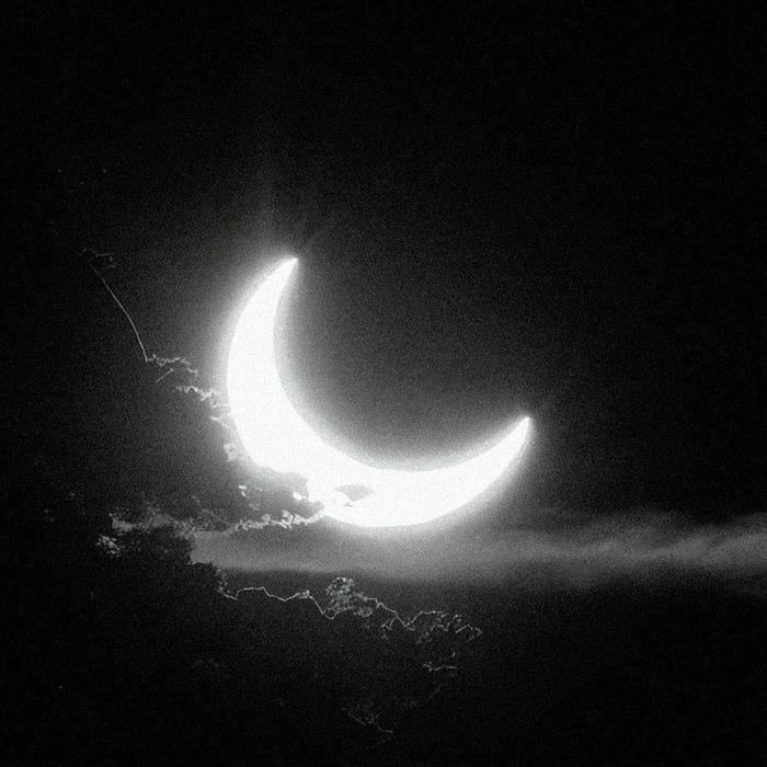 ảnh đen mang tâm trạng avatar buồn