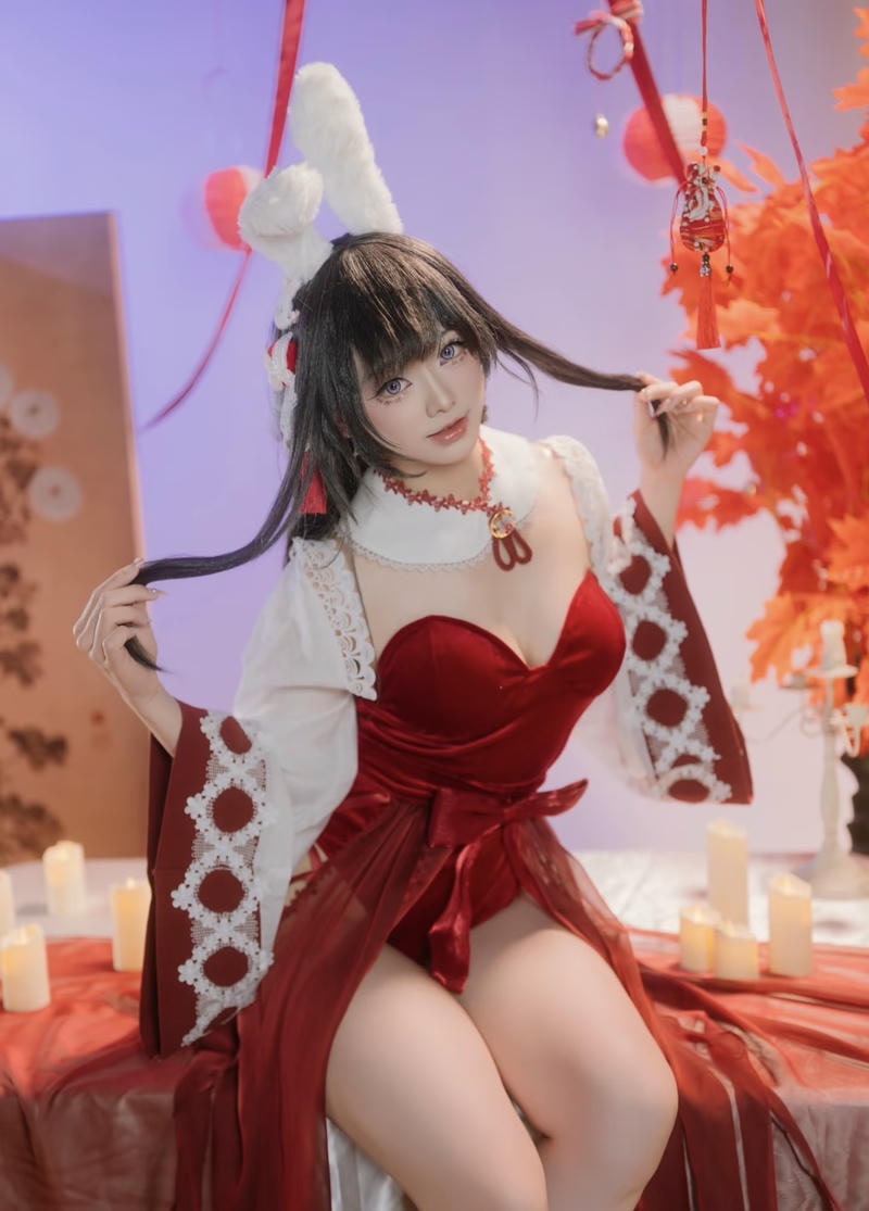 ảnh nữ cosplay bộ đồ đỏ cực xinh