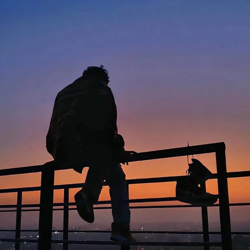 avatar cô đơn thể hiện cảm xúc lặng thầm