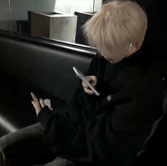 avatar đen buồn hợp mạng xã hội