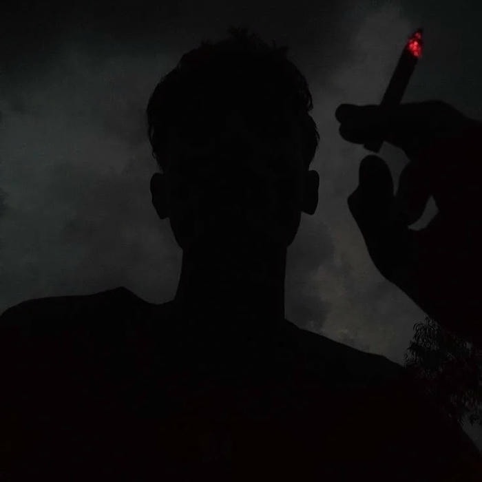 avatar đen buồn tạo chiều sâu cảm xúc