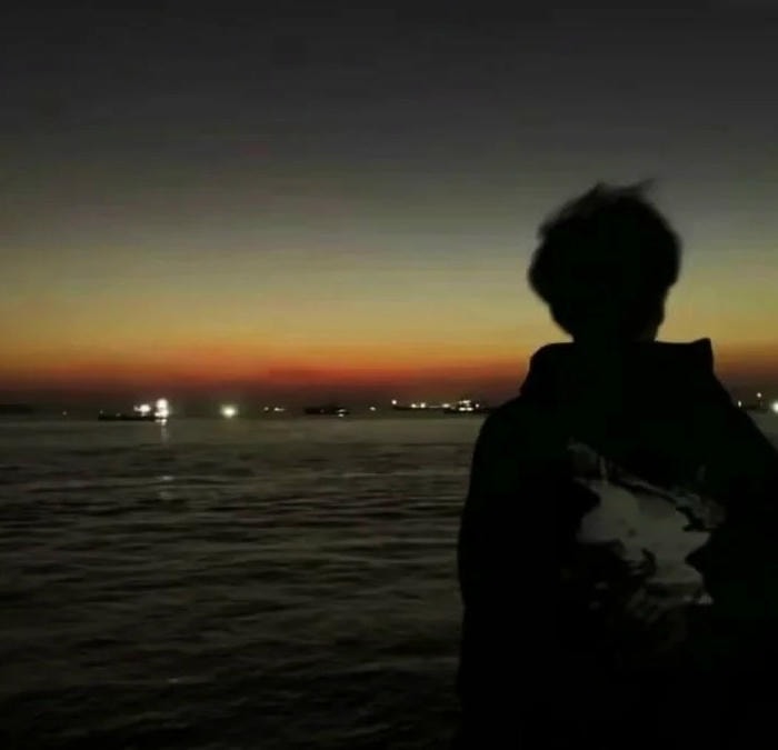 avatar đen buồn thể hiện nỗi buồn kín