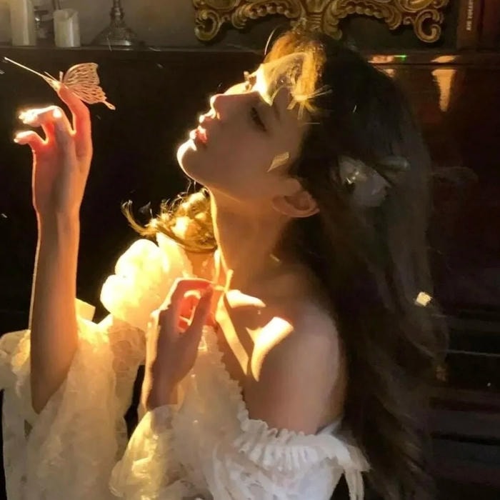 cá tính riêng thể hiện avatar nữ che mặt