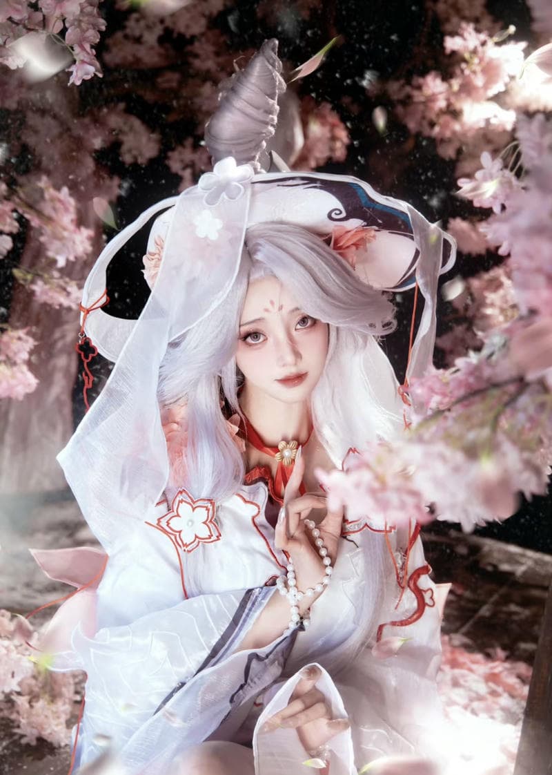 cô gái cosplay thể hiện nét riêng qua trang phục
