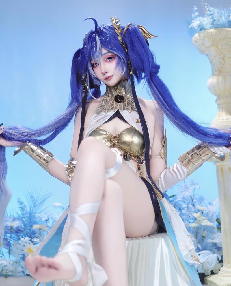 cô gái xinh cosplay xuất hiện trước ống kính