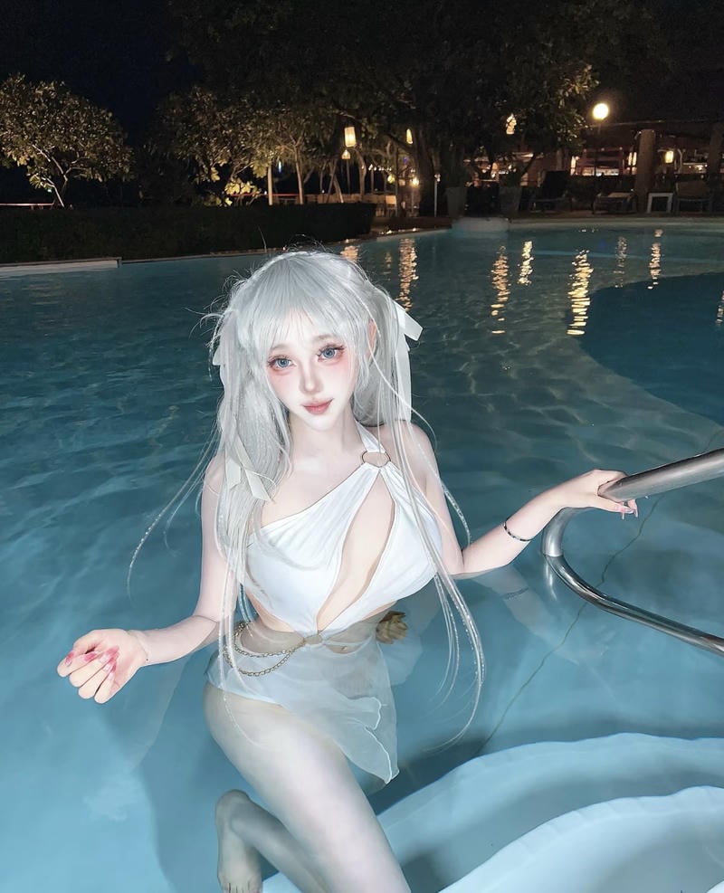 cosplay anime với trang phục ôm sát