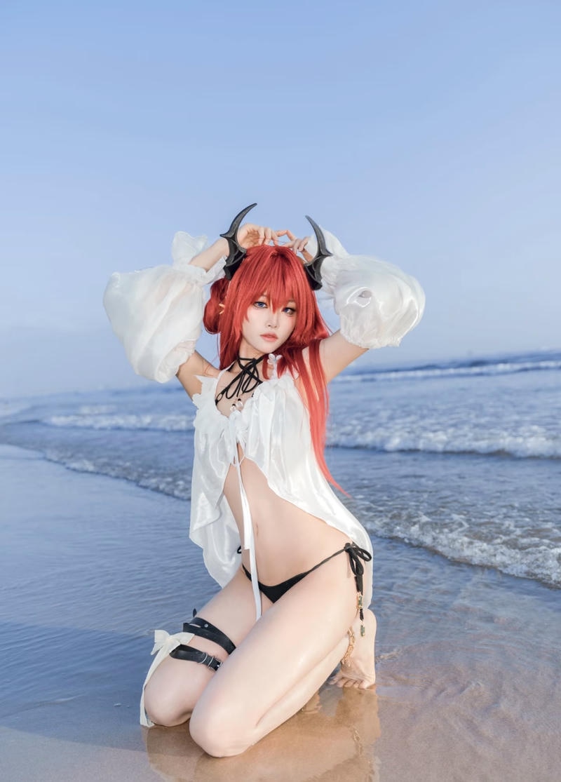 cosplay bikini anime nhấn mạnh vẻ gợi cảm