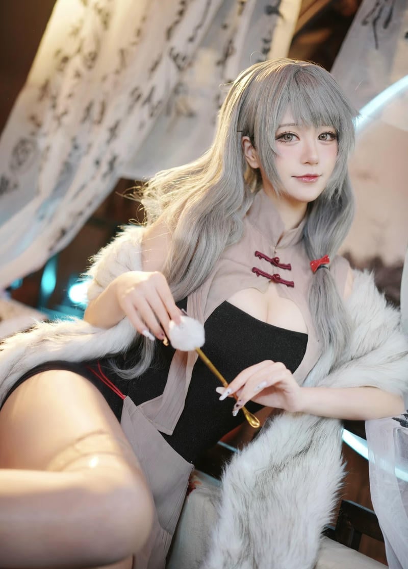 gái xinh cosplay với trang phục gọn gàng