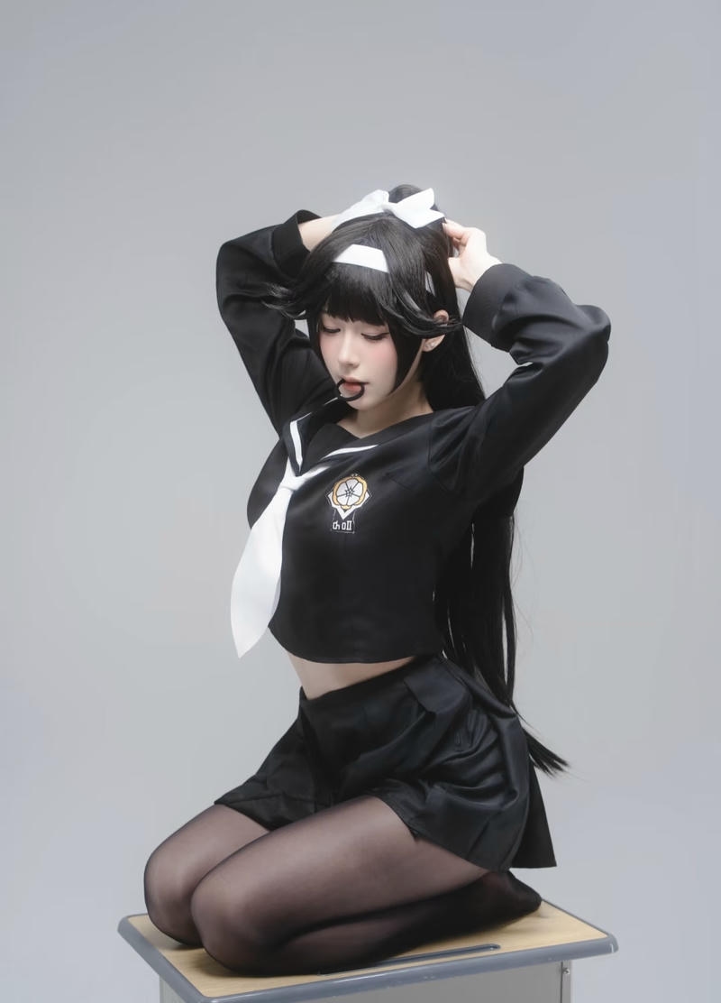 hình ảnh cô gái cosplay nữ sinh gợi cảm