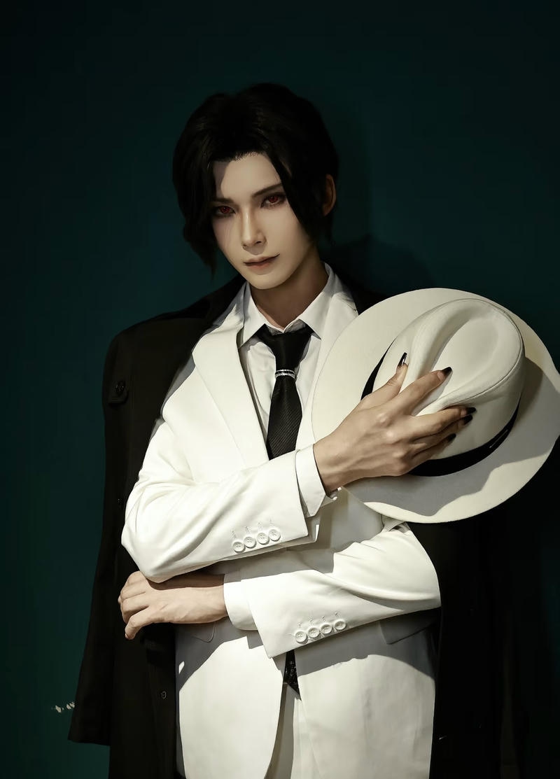 nhân vật Muzan Kibutsuji trong ảnh cosplay