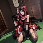 nhân vật anime cosplay tạo dáng quyến rũ