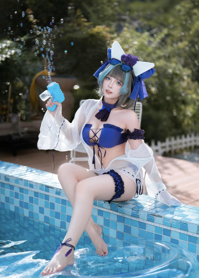 phiên bản cosplay bikini lấy cảm hứng anime