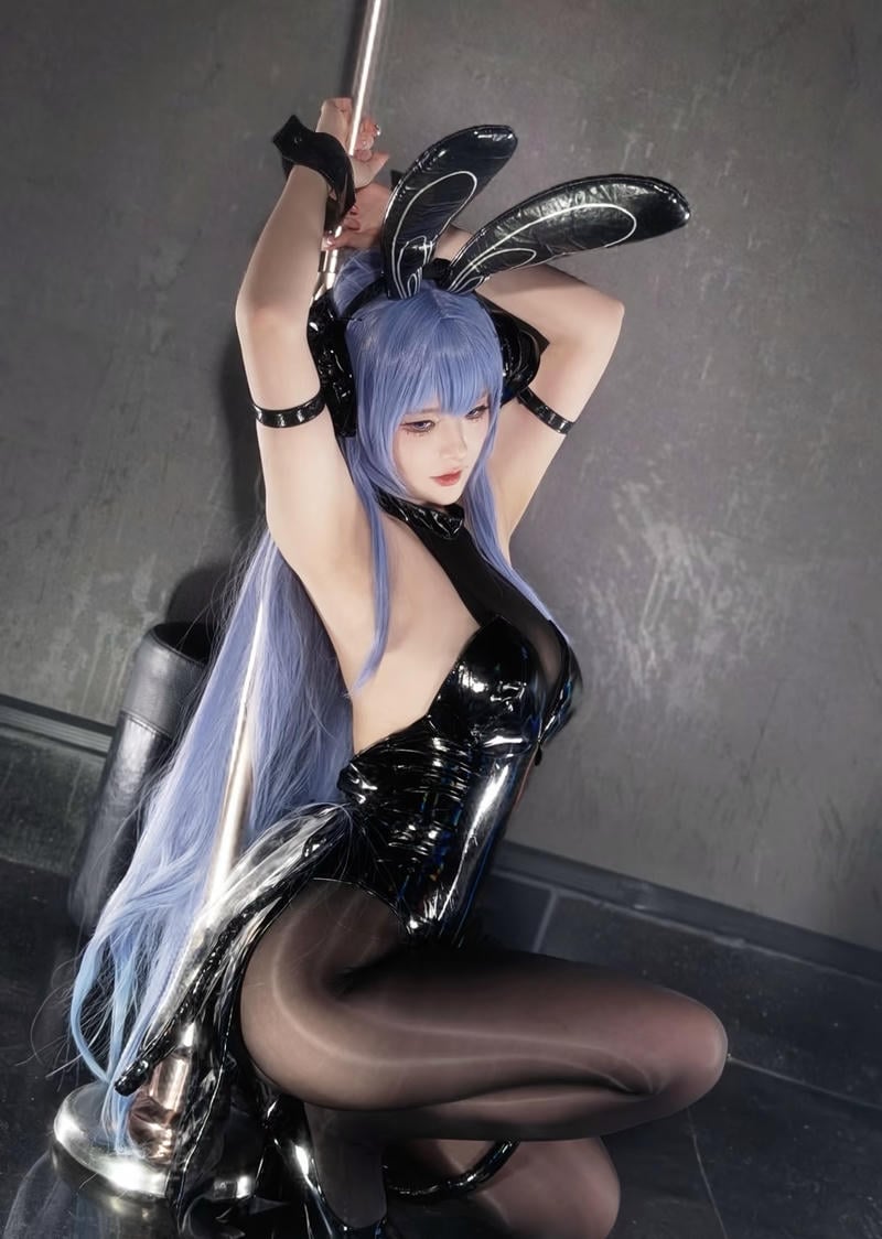 tạo dáng anime cosplay nữ đầy quyến rũ